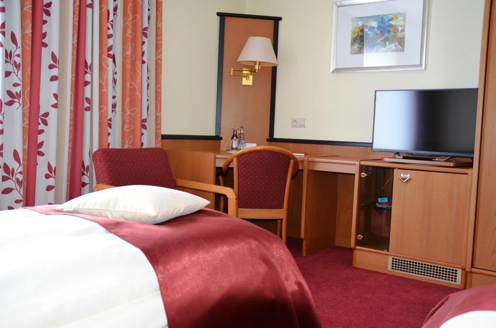 מינדן Hotel Exquisit מראה חיצוני תמונה
