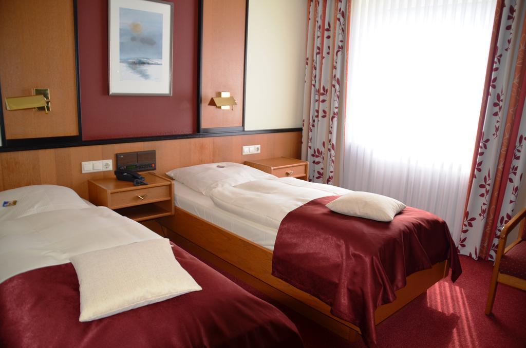 מינדן Hotel Exquisit מראה חיצוני תמונה