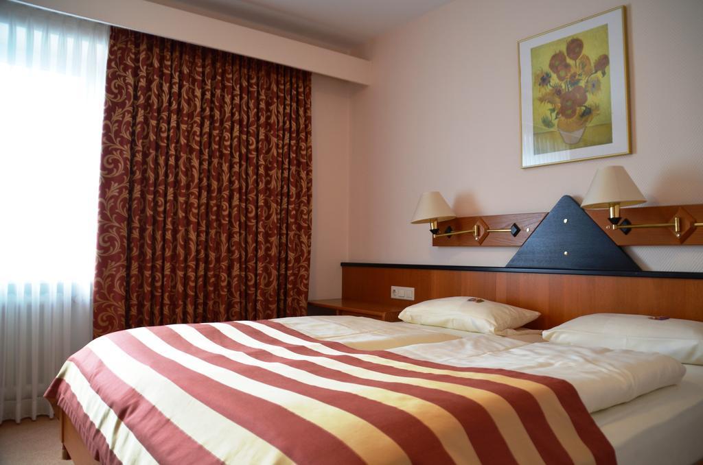 מינדן Hotel Exquisit מראה חיצוני תמונה