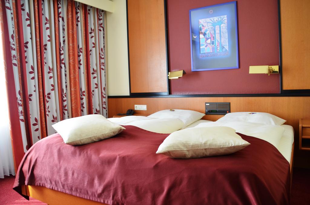 מינדן Hotel Exquisit מראה חיצוני תמונה